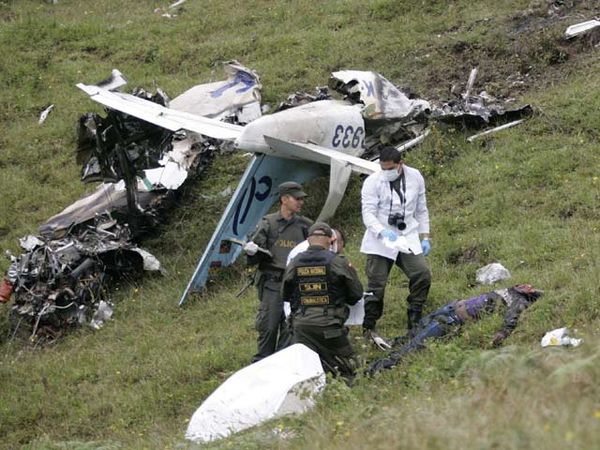 Pesawat Tabrak Gunung, 5 Orang Tewas