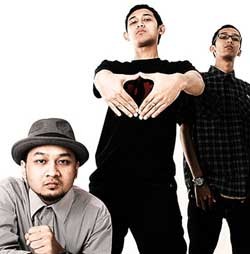 Bondan Prakoso & Fade 2 Black Tak Ingin Muluk-muluk