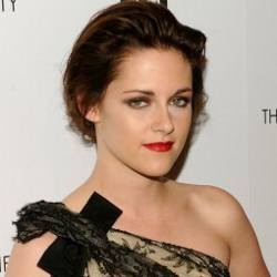Kristen Stewart Kaget Bisa Tampil Buka-bukaan