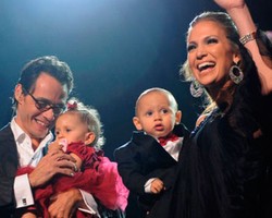 J-Lo dan Anak Kembarnya Jadi Model Gucci 