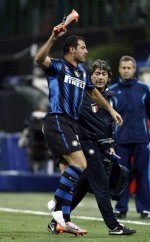 Cemaskan Kondisi, Stankovic Banting Sepatu