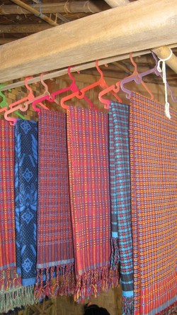 Toko Kerajinan Baduy (bisa didapatkan di setiap rumah penduduk Baduy Dalam dan Baduy Luar)