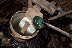 Penyulingan Minyak Kayu Putih di Pulau Buru