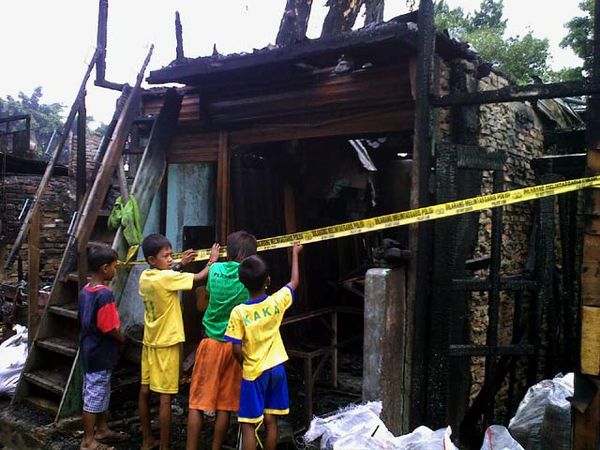 9 Kios Hangus Terbakar