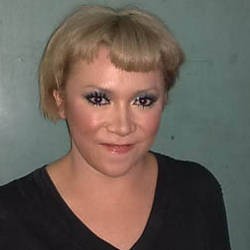 Melly Rilis Kembalikan Senyumku untuk Heart to Heart