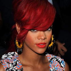 Rihanna Dikabarkan Akan Main di Expendables 2
