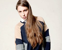 3 Pilihan Bergaya Dengan Sweater di Akhir Pekan 