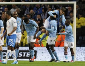 Hat-trick Adebayor Menangkan City
