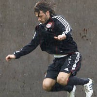 Van Gaal Ingin Demichelis Bertahan