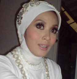 Elma Theana Banyak Merangkai Puisi Tentang Perempuan