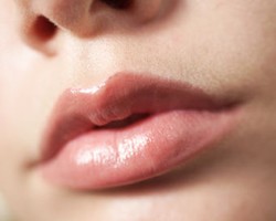 5 Langkah Sehatkan Bibir Agar Terlihat Seksi