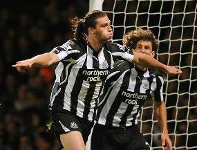 Newcastle Beranjak, West Ham Terbenam