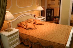 Cara Menciptakan Suasana Romantis di Kamar Tidur