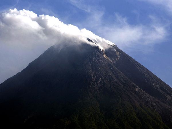 Merapi Menjadi Awas