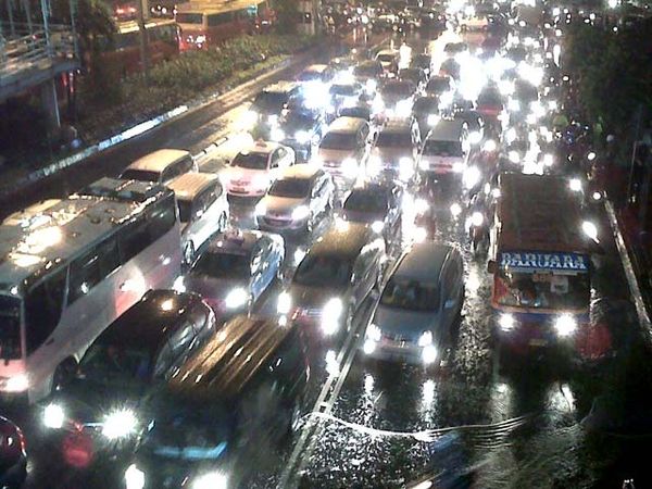 Kawasan Sarinah Tergenang dan Macet