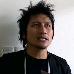 Arie Untung Kerja Sambil Ngasuh Anak