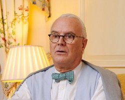 Latihan Berjalan dengan High Heels ala Manolo Blahnik