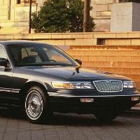 Wanita Tua Berbulan-bulan Ditemani Mayat di Mobil