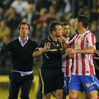 Atletico Kalah, Aguero Serang Wasit