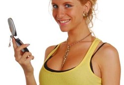 Jangan Gantung Ponsel Dekat Payudara