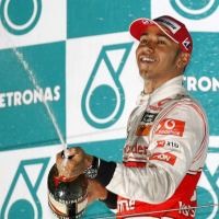 Hamilton: Juara Masih Mungkin