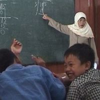 Sekolah Jalan Terus Meski Tinggal di Pengungsian