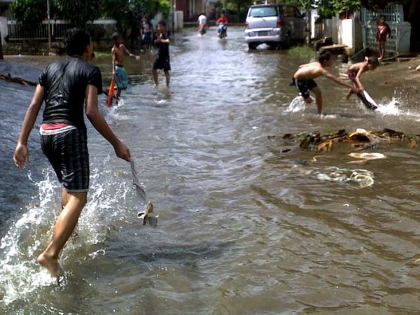 Bermain di Saat Banjir Bermain di Saat Banjir