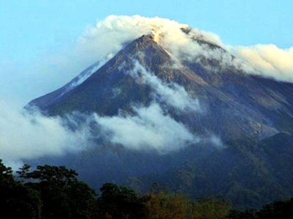 Debu Vulkanik Merapi Meningkat 