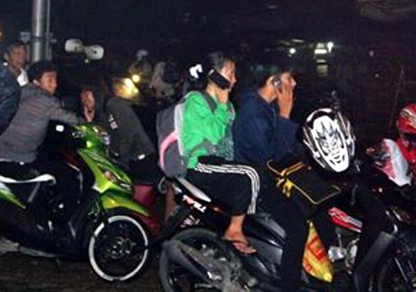 Digoyang Gempa, Warga Sumbar Berhamburan