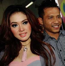 Syahrini: Duet dengan Anang Bukan Karena Cinta