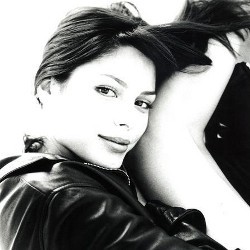 Oksana Grigorieva Dirayu Untuk Bugil di Playboy