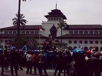 Buruh Demo Gedung Sate