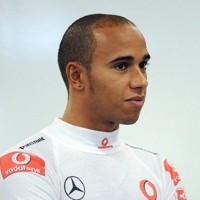 Hamilton: Bantu Saya, Button