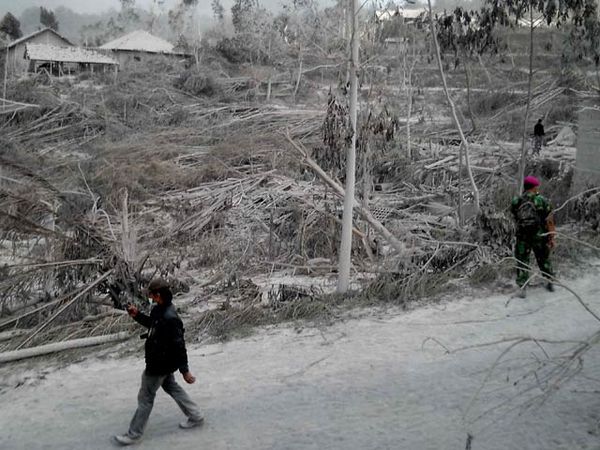 Cangkringan Sleman Porak Poranda