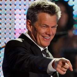 David Foster Siapkan Lagu Khusus Untuk Korban Bencana 