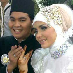 Indra Bekti Izinkan Sang Istri Jadi Artis