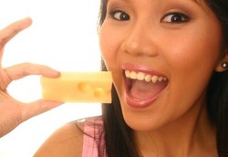 Makan Keju Sebelum Tidur Bisa Mimpi Aneh-aneh