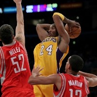 Juara Bertahan Membuka dengan Kemenangan