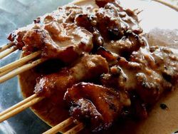 Sate Ayam Istimewa Harus Pakai Dua Tusukan Sate Ayam Istimewa Harus Pakai Dua Tusukan