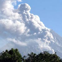 Lesmiyatun Melahirkan di Perjalanan ke Tempat Pengungsian