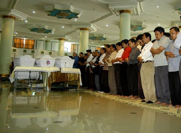 Jenazah Mbah Maridjan Disalatkan