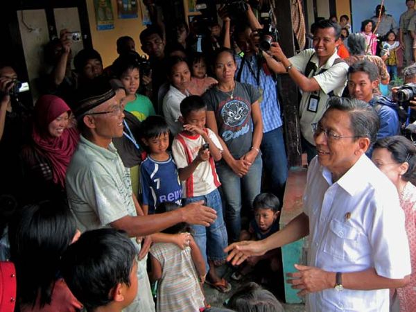 Wapres Kunjungi Pos Pengungsian