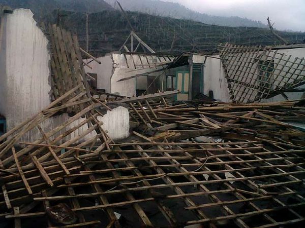 Melongok Puing Rumah Mbah Maridjan