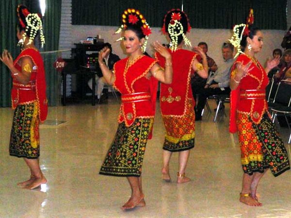 Tarian Indonesia Meriahkan International Day