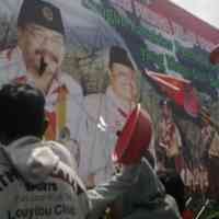 Gambar SBY-Boediono & Soekarwo-Gus Ipul Dirusak Mahasiswa