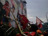 Mahasiswa Rusak Baliho SBY-Boediono