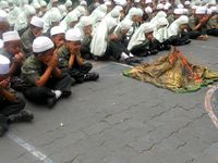 Siswa SD Gelar Parade Menangis