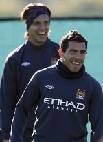 Tevez Terancam Absen di Derby Manchester