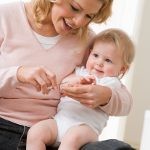 Menggunting Kuku si Kecil