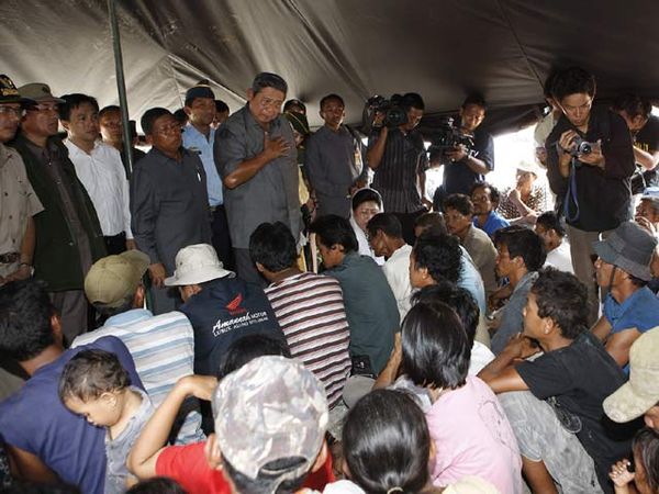 SBY Tinjau Korban Tsunami Mentawai